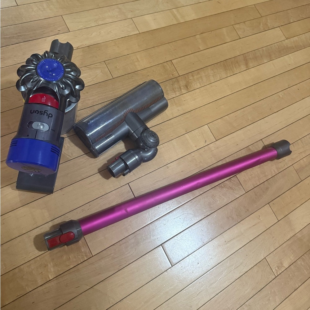 COPY - Dyson V8 (not working)